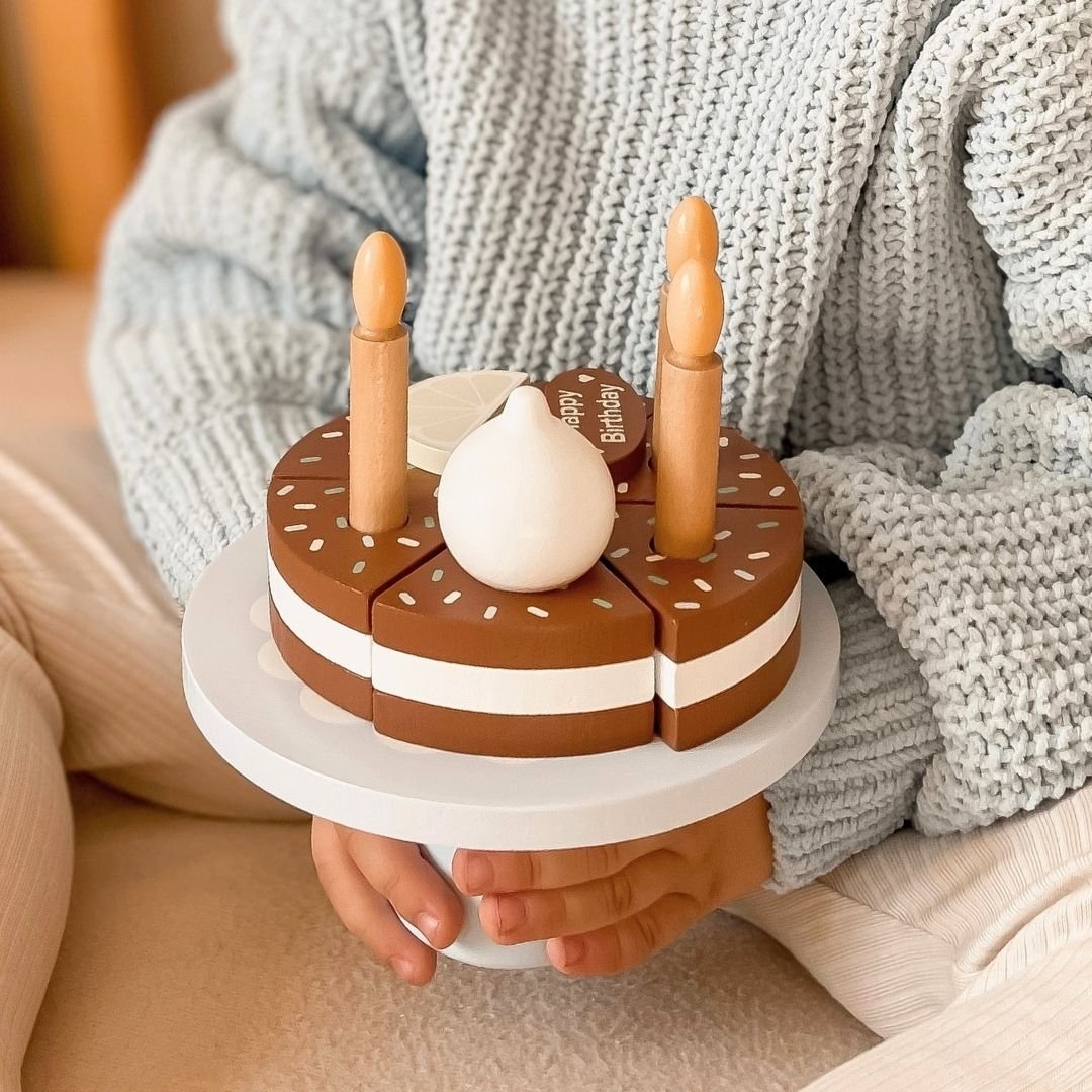 Drewniany tort urodzinowy do krojenia