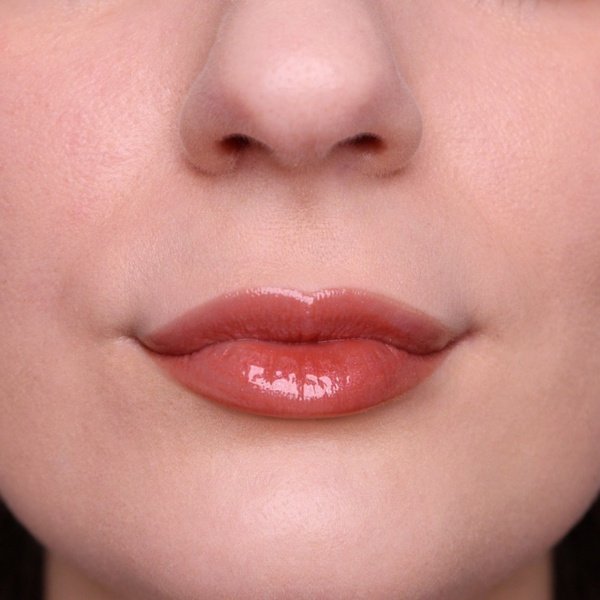 puroBio Błyszczyk do ust Balmy Gloss 02 SHIMMERING LIGHT BROWN