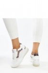 Białe sneakersy damskie  na koturnie CROSS JEANS - Solea