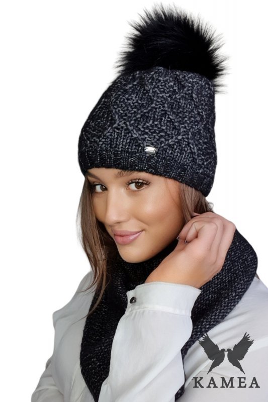 FREZJA- NATURAL POMPON czapka damska merino wool kolor czarny multi - Kamea