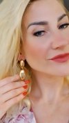 Goldene Ohrringe Seidenblumen