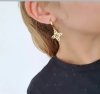 goldene Ohrringe aus Edelstahl