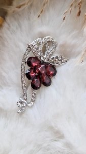 elegante Goldbrosche