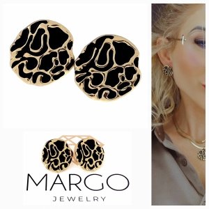 gold earrings made of stainless steel