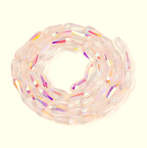 2151 Koraliki szklane w kształcie łezki, kolor AB, fasetowane, w kolorze mglistego różu, 8,5~9 x 4~4,5 mm, otwór: 0,8~0,9 mm, ok. 55~56 szt./sznur, 19,29~19,96'' (49~50,7 cm)