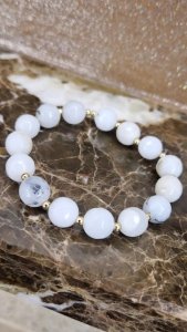 3725L Bransoletka naturalny kamień biały agat na gumce jubilerskiej