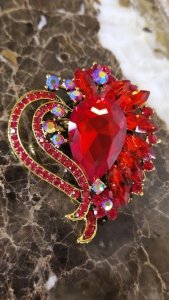 1202L Elegancka broszka przypinka złota cyrkonia