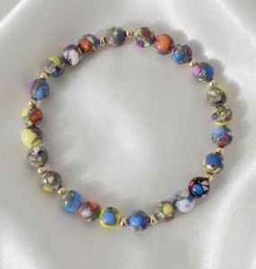 2325i Bransoletka kamień naturalny magnezyt na gumce jubilerskiej