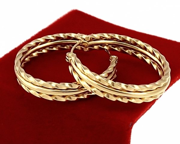 goldene Ohrringe aus Edelstahl