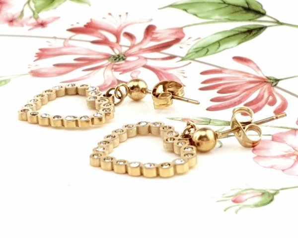 goldene Ohrringe aus Edelstahl