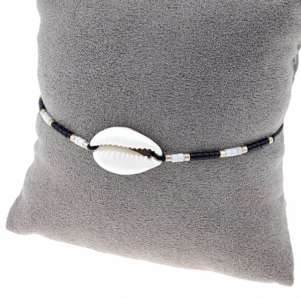 GOLDENES ARMBAND MIT EDELSTAHL