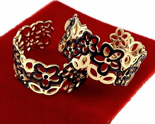 goldene Ohrringe aus Edelstahl