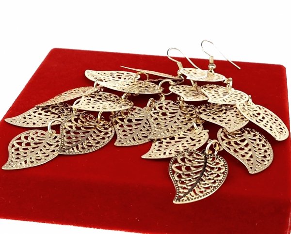 Goldene Ohrringe Seidenblumen