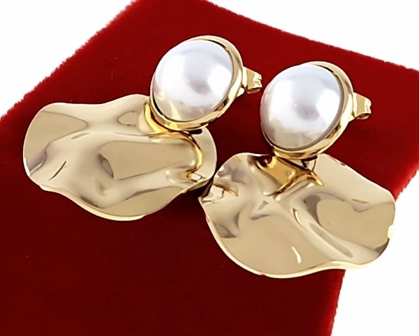 goldene Ohrringe aus Edelstahl
