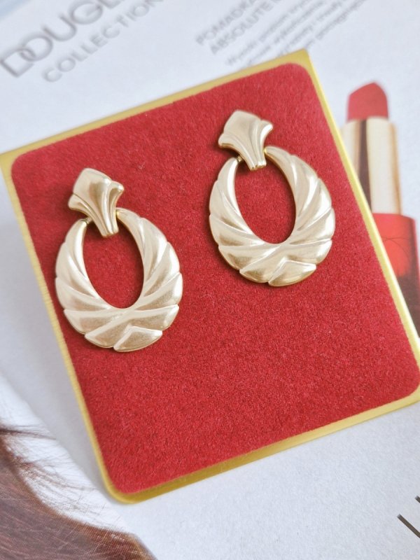 goldene Ohrringe aus Edelstahl