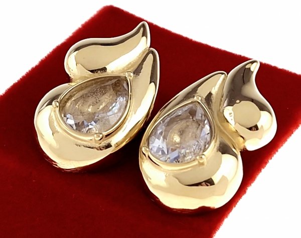 goldene Ohrringe aus Edelstahl