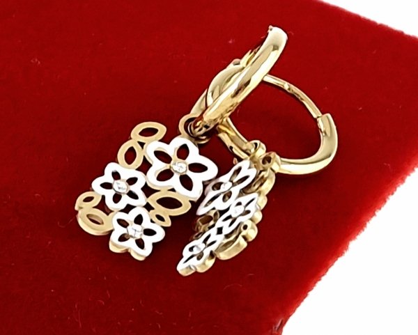 gold earrings made of stainless steel