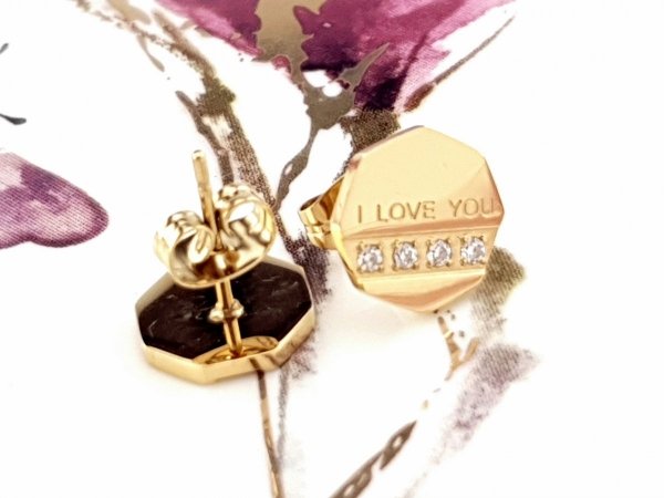 gold earrings made of stainless steel