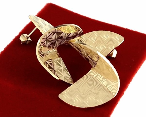 gold earrings made of stainless steel