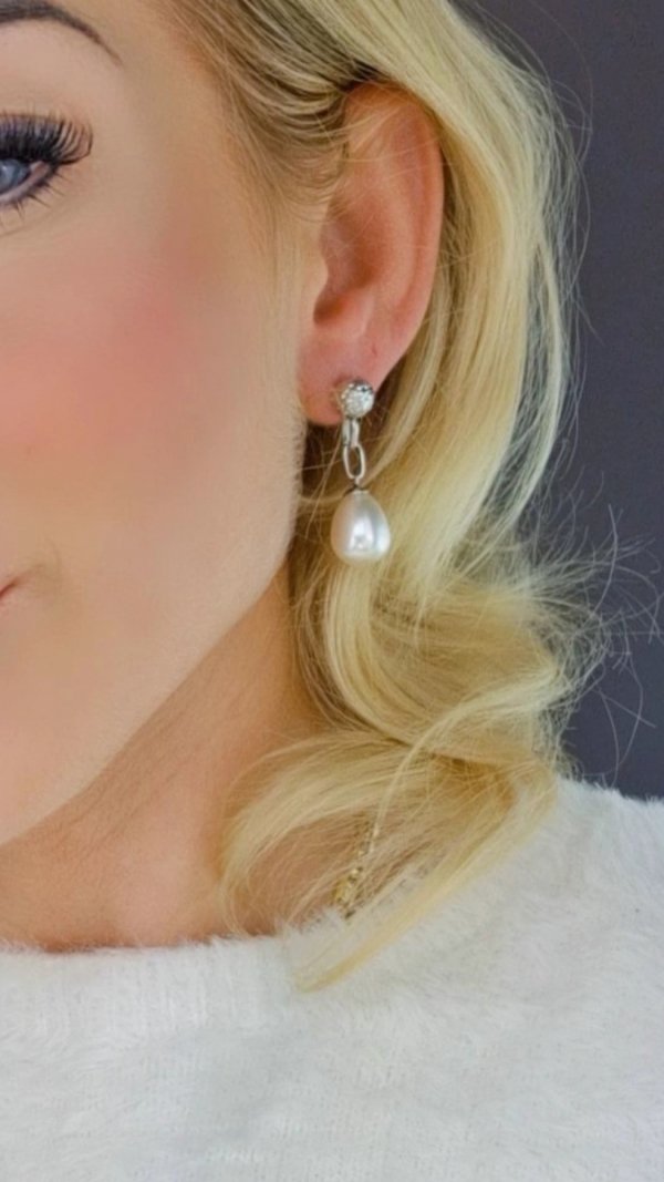 gold earrings made of stainless steel