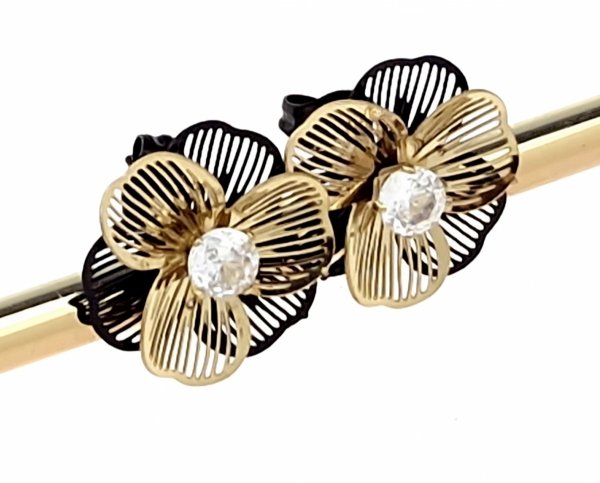 gold earrings made of stainless steel