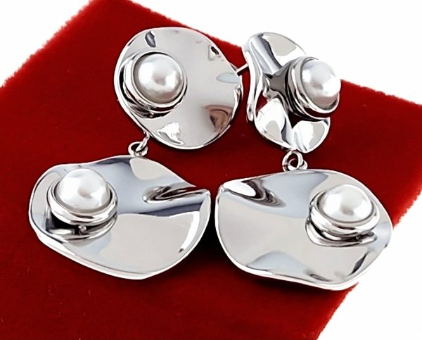 gold earrings made of stainless steel