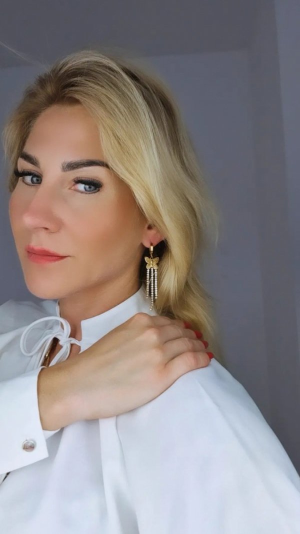 gold earrings made of stainless steel