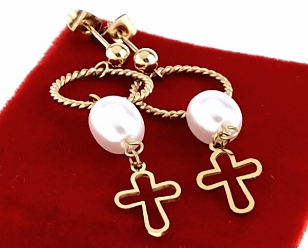 gold earrings made of stainless steel