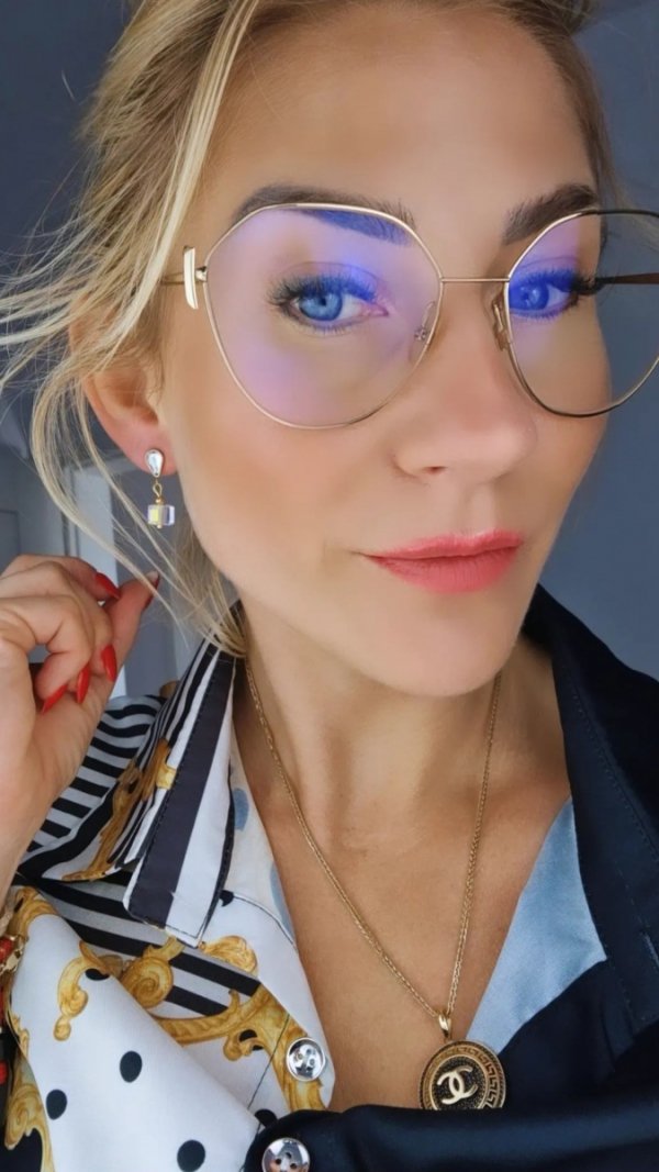 gold earrings made of stainless steel
