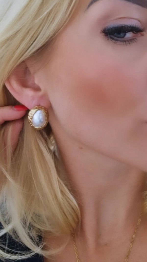 gold earrings made of stainless steel