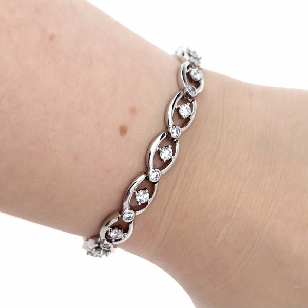 gold bracelet for a gold-plated leg