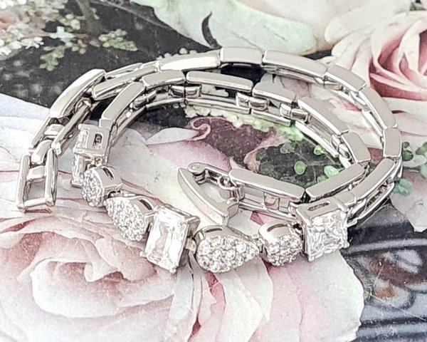 gold bracelet for a gold-plated leg