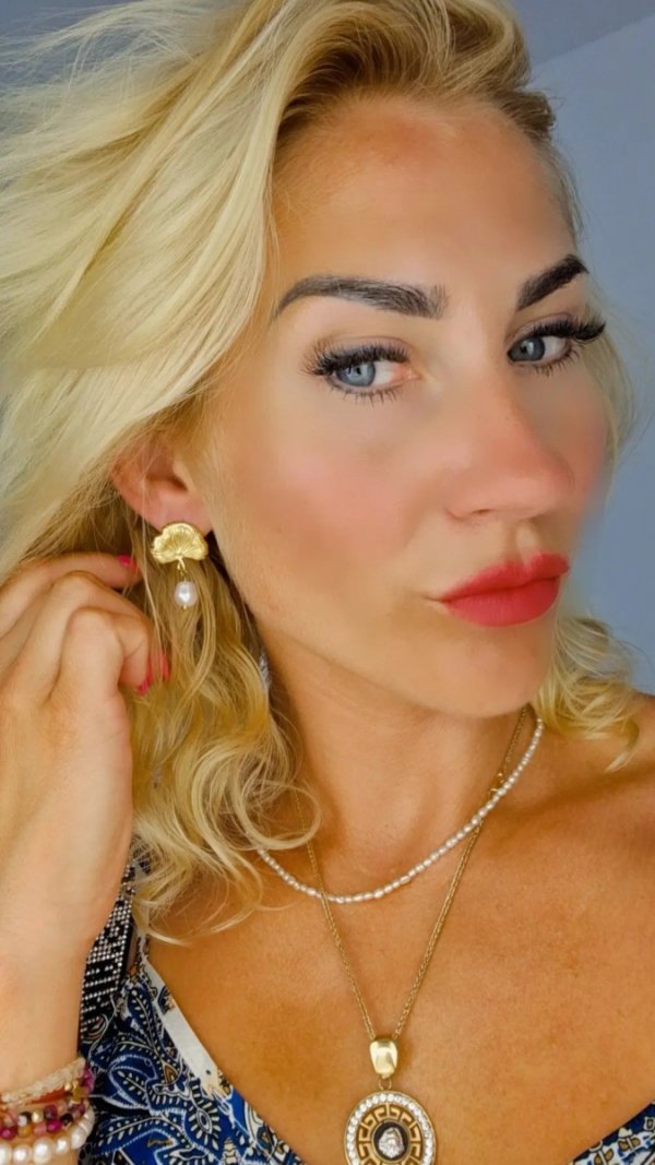 gold earrings made of stainless steel