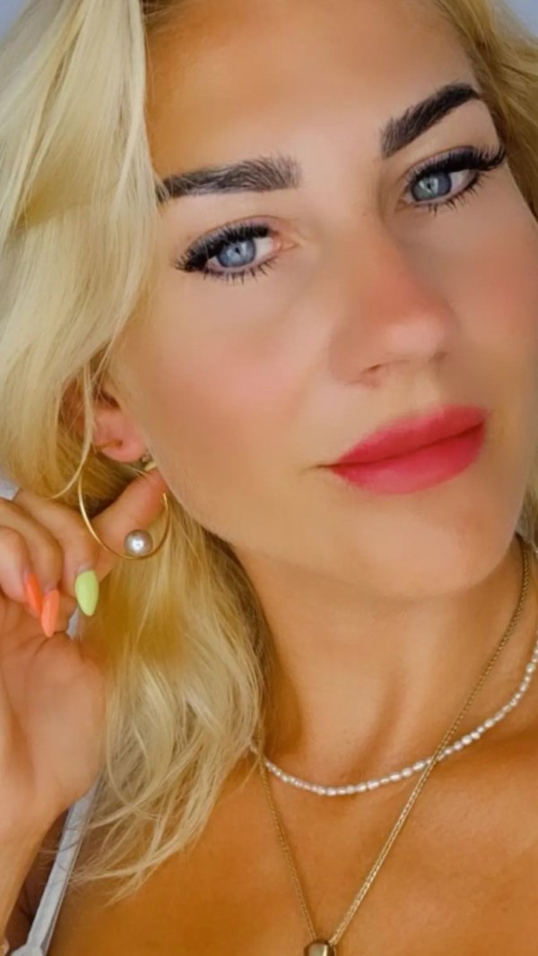 gold earrings made of stainless steel