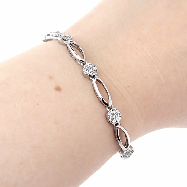 gold bracelet for a gold-plated leg