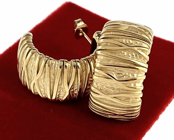 gold earrings made of stainless steel