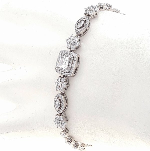 gold bracelet for a gold-plated leg