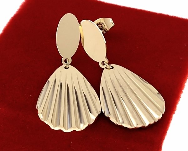 gold earrings made of stainless steel
