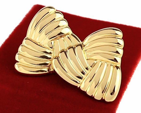 gold earrings made of stainless steel