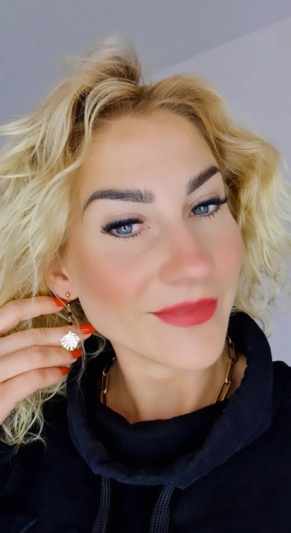 gold earrings made of stainless steel