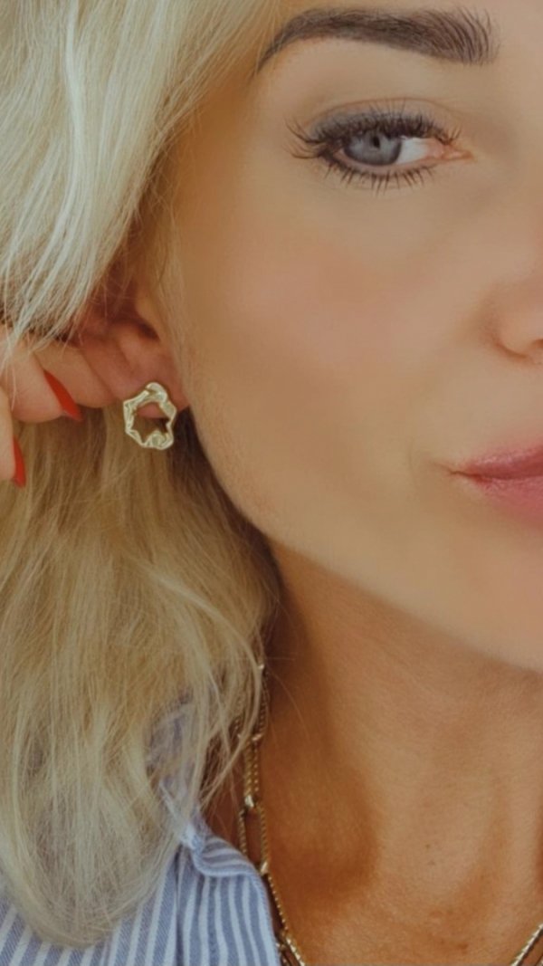 gold earrings made of stainless steel