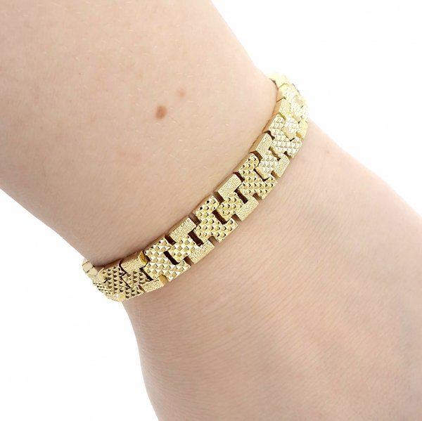 gold bracelet for a gold-plated leg