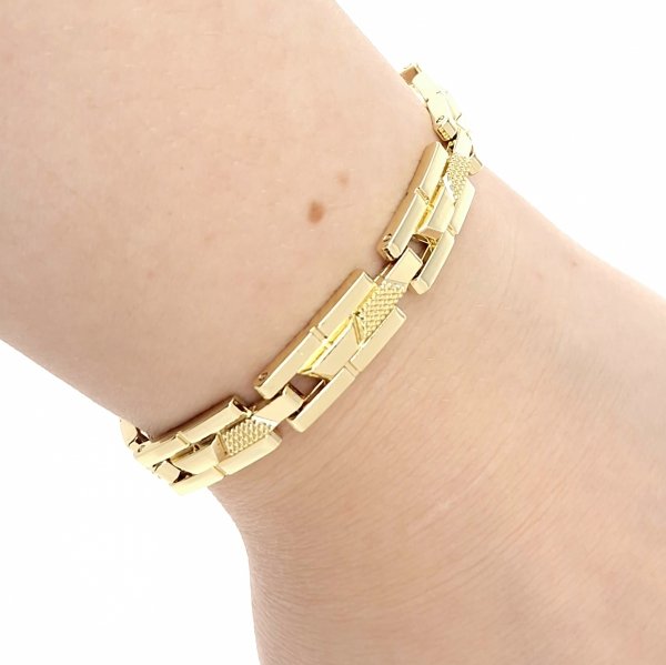 gold bracelet for a gold-plated leg
