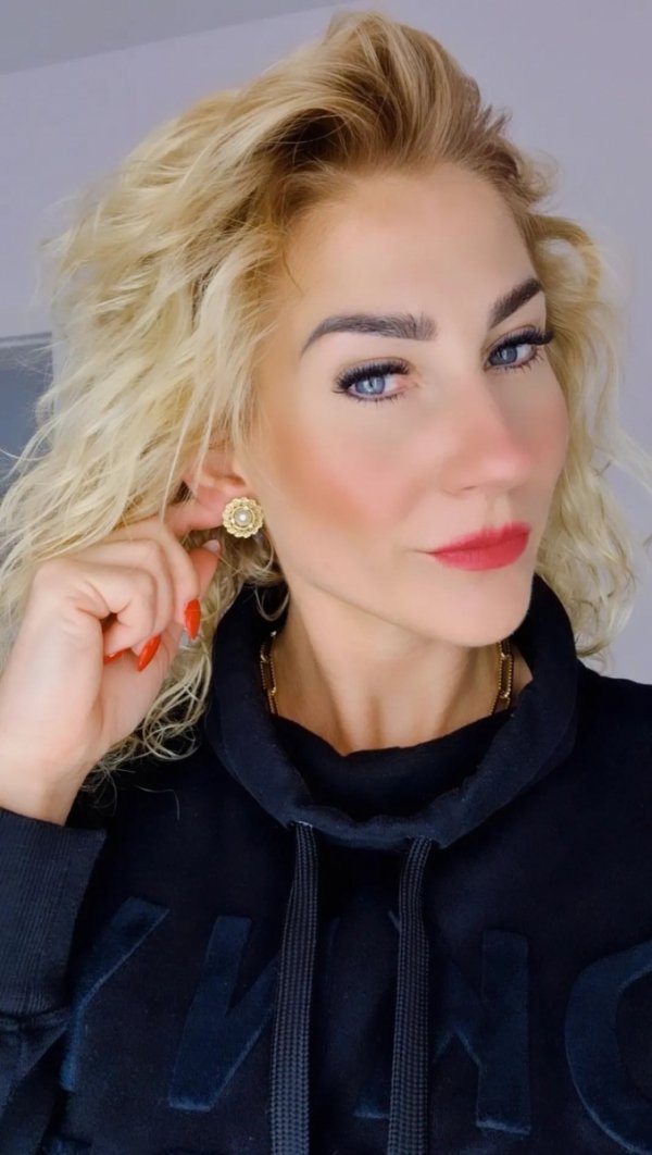 gold earrings made of stainless steel