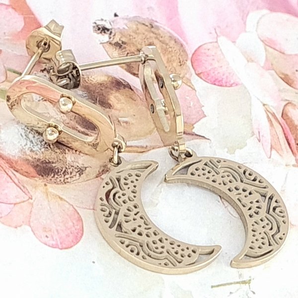 gold earrings made of stainless steel