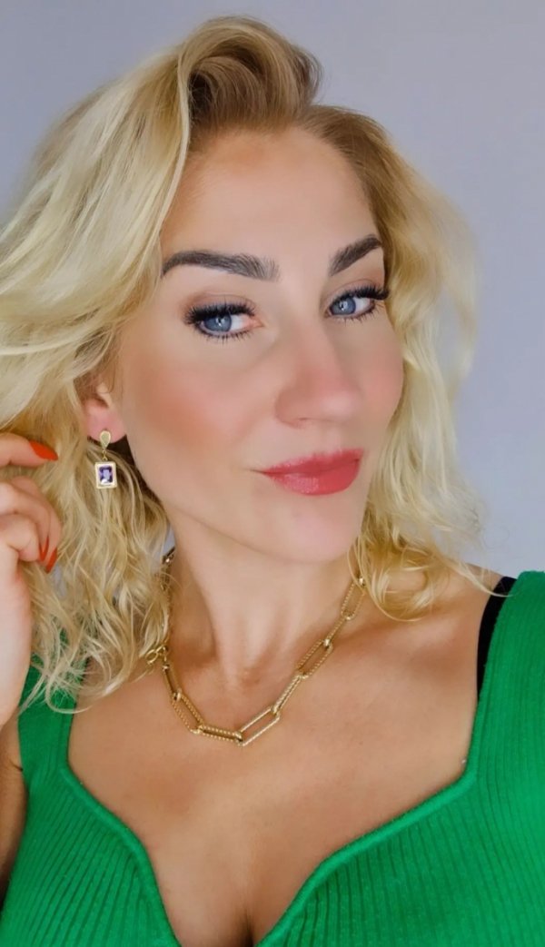 gold earrings made of stainless steel