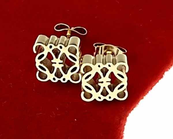 gold earrings made of stainless steel