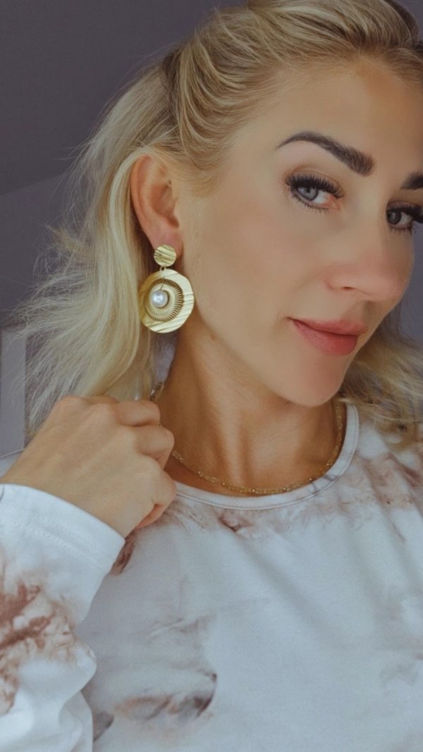 gold earrings made of stainless steel