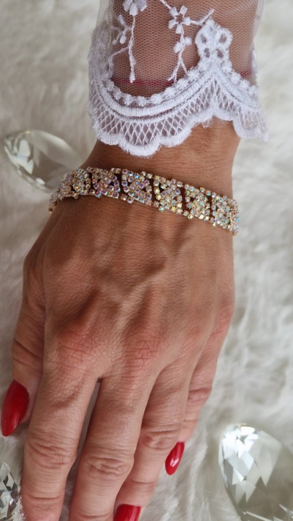 gold bracelet for a gold-plated leg