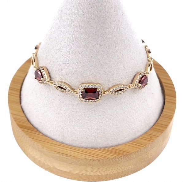 gold bracelet for a gold-plated leg